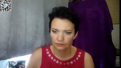 hotmamaqueen234 online show from June 17, 11:45 am