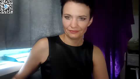 hotmamaqueen234 online show from July 15, 11:15 am
