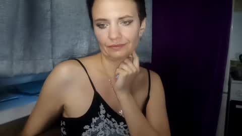hotmamaqueen234 online show from July 23, 1:58 am