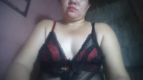 Snapshot of hotmatureladyxxx chatting on May 5, 12:35 pm hotmatureladyxxx online show from May 5, 12:35 pm