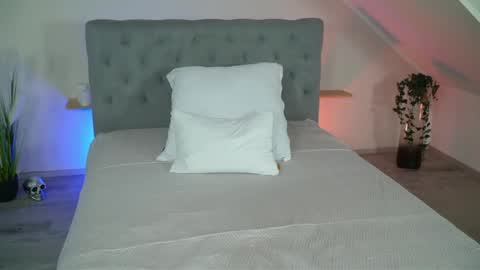 Snapshot of hotmilfbitch chatting on June 4, 7:42 pm hotmilfbitch online show from June 4, 7:42 pm