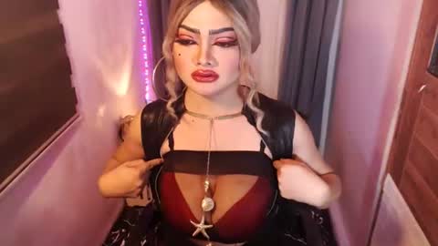 Snapshot of hotmistressmorgana chatting on June 21, 1:19 am morgana online show from June 21, 1:19 am