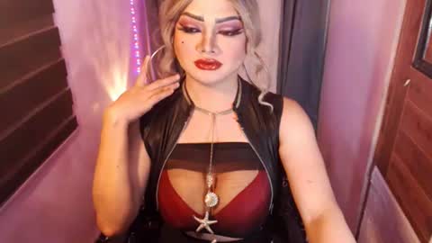 Snapshot of hotmistressmorgana chatting on July 5, 8:21 am morgana online show from July 5, 8:21 am