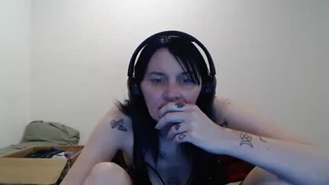 Snapshot of hotmodel1984 chatting on June 5, 10:37 pm hotmodel1984 online show from June 5, 10:37 pm