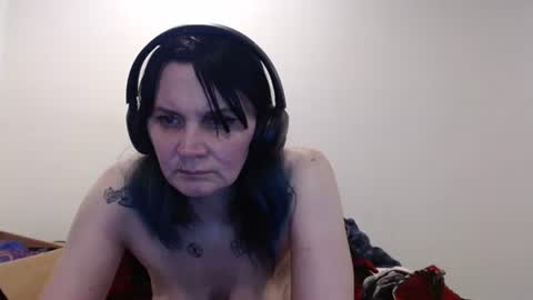 Snapshot of hotmodel1984 chatting on June 8, 4:24 am hotmodel1984 online show from June 8, 4:24 am