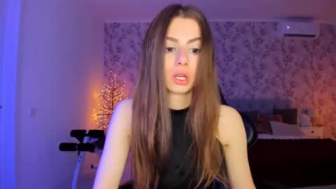 hotmolly_ online show from August 1, 6:40 pm