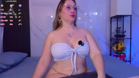 Sussy Bloom  online show from May 6, 2:40 am