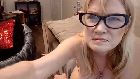 Snapshot of hotpepperrose chatting on April 30, 12:17 am hotpepperose online show from April 30, 12:17 am