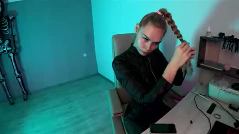 hotprincess2hot online show from November 11, 11:10 am