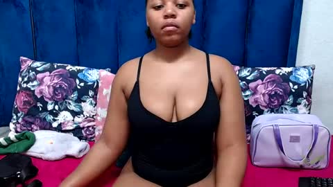 Snapshot of hotsmalltitsx chatting on July 14, 3:11 am hotsmalltitsx online show from July 14, 3:11 am