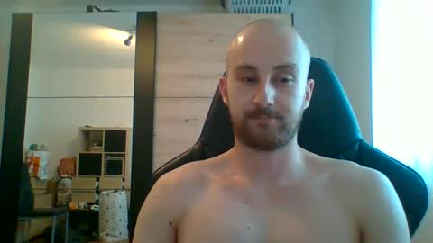 hotswissboy98 online show from June 29, 5:46 pm