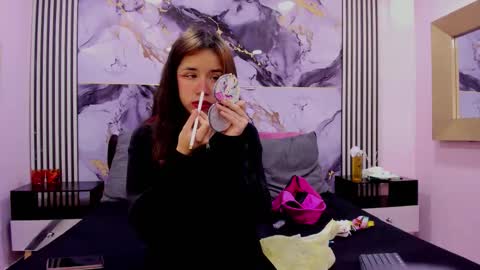 Snapshot of hott_barbie_ chatting on November 7, 3:28 am hott_barbie_ online show from November 7, 3:28 am