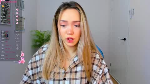 Snapshot of hottease_pvt chatting on December 20, 2:19 am hello Im Eva online show from December 20, 2:19 am