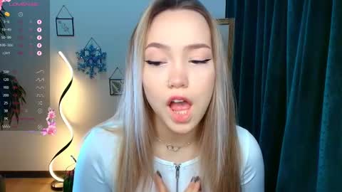 Snapshot of hottease_pvt chatting on December 21, 8:28 am hello Im Eva online show from December 21, 8:28 am