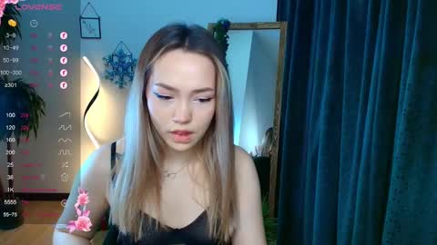 Snapshot of hottease_pvt chatting on December 22, 11:44 am hello Im Eva online show from December 22, 11:44 am