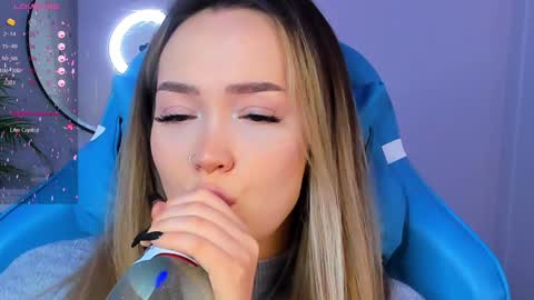 Snapshot of hottease_pvt chatting on January 5, 8:00 am hello Im Eva online show from January 5, 8:00 am