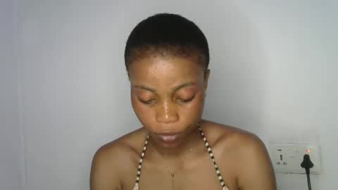 Snapshot of hottie_baddie14 chatting on April 19, 12:00 am hottie baddie14 online show from April 19, 12:00 am