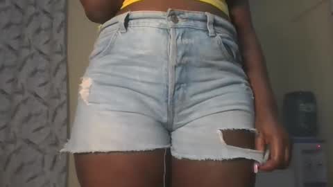 Snapshot of hottie_vera chatting on May 9, 8:08 am vera online show from May 9, 8:08 am