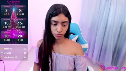 Snapshot of hottie_veronica chatting on December 23, 5:32 pm Veronica independent model online show from December 23, 5:32 pm