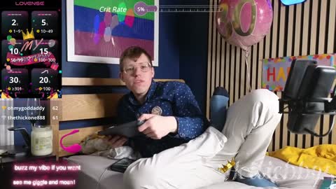 Snapshot of hottiebb95 chatting on February 2, 3:54 am Roberts stones online show from February 2, 3:54 am