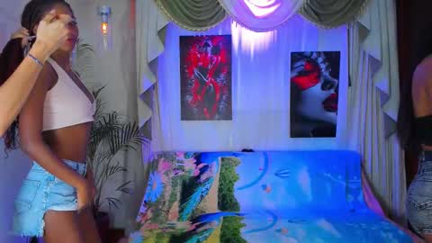 Snapshot of hotties_kittens18 chatting on December 5, 6:04 pm hotties_kittens18 online show from December 5, 6:04 pm