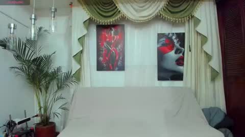 Snapshot of hotties_kittens18 chatting on December 15, 6:01 pm hotties_kittens18 online show from December 15, 6:01 pm