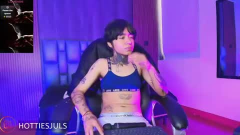 Snapshot of hottiesjuls chatting on June 23, 6:50 pm Juls online show from June 23, 6:50 pm