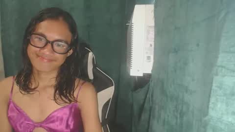 Snapshot of hottiest_luna chatting on May 12, 1:47 am hottiest_luna online show from May 12, 1:47 am