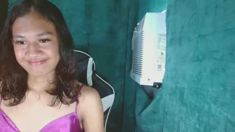 Snapshot of hottiest_luna chatting on May 17, 2:42 am hottiest_luna online show from May 17, 2:42 am