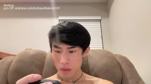 Snapshot of hottiewithabody101 chatting on June 9, 1:23 pm hottiewithabody101 online show from June 9, 1:23 pm