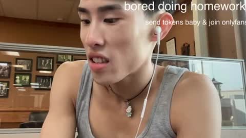 Snapshot of hottiewithabody101 chatting on June 25, 3:05 pm hottiewithabody101 online show from June 25, 3:05 pm