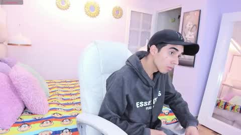 hottiie_guy online show from October 28, 6:21 pm