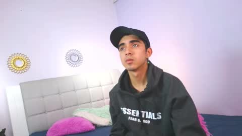 hottiie_guy online show from November 5, 5:46 pm