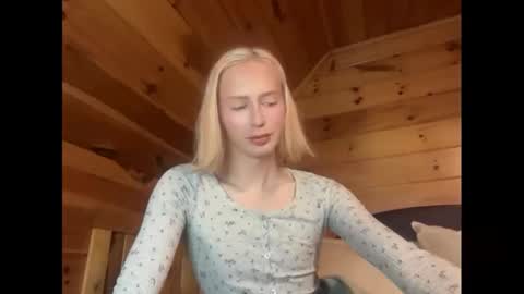 HotTransGirlie online show from November 18, 9:25 am