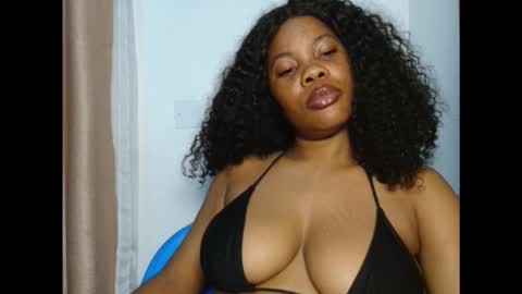 hotty_lora889 online show from September 12, 10:32 pm