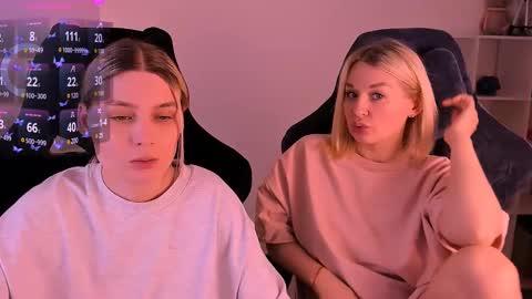 Nessie and Jessie online show from December 9, 3:44 pm