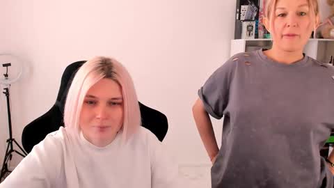 Nessie and Jessie online show from October 31, 11:33 am