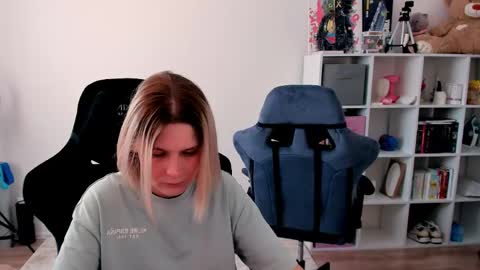 Nessie and Jessie online show from March 13, 11:39 am