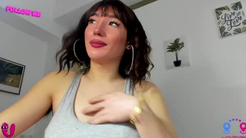 Snapshot of hottycrishinaxx chatting on December 2, 7:47 am crishinahotty online show from December 2, 7:47 am