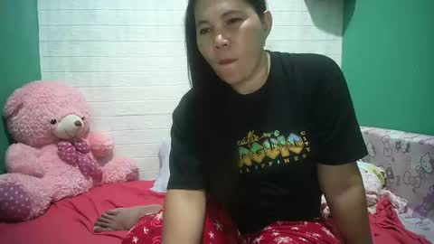 Snapshot of hotwetmommaxxx chatting on December 2, 1:03 am hotwetmommaxxx online show from December 2, 1:03 am