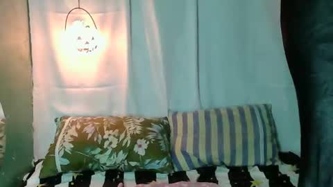 Snapshot of hotwetmommaxxx chatting on October 28, 9:39 pm hotwetmommaxxx online show from October 28, 9:39 pm