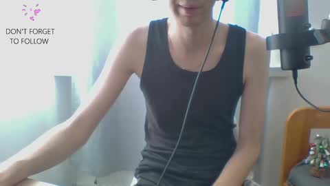 Snapshot of houdenni chatting on February 3, 11:09 am twinkie online show from February 3, 11:09 am