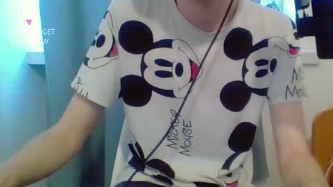 Snapshot of houdenni chatting on March 1, 6:57 am twinkie online show from March 1, 6:57 am