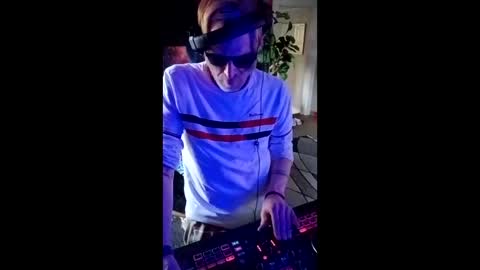 SeanPatrick online show from April 11, 12:20 pm