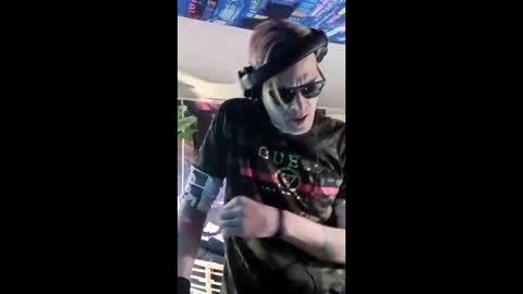 SeanPatrick online show from April 26, 10:40 pm