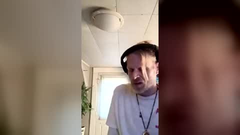 SeanPatrick online show from August 3, 12:54 pm