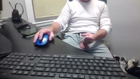 Snapshot of hoverday chatting on October 4, 2:42 am hoverday online show from October 4, 2:42 am