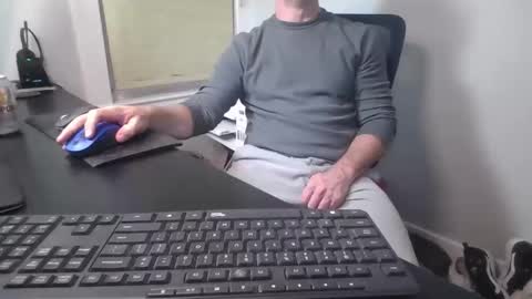 Snapshot of hoverday chatting on October 16, 1:39 am hoverday online show from October 16, 1:39 am