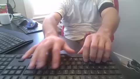 Snapshot of hoverday chatting on December 1, 7:19 pm hoverday online show from December 1, 7:19 pm