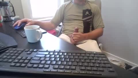 Snapshot of hoverday chatting on December 3, 7:45 pm hoverday online show from December 3, 7:45 pm